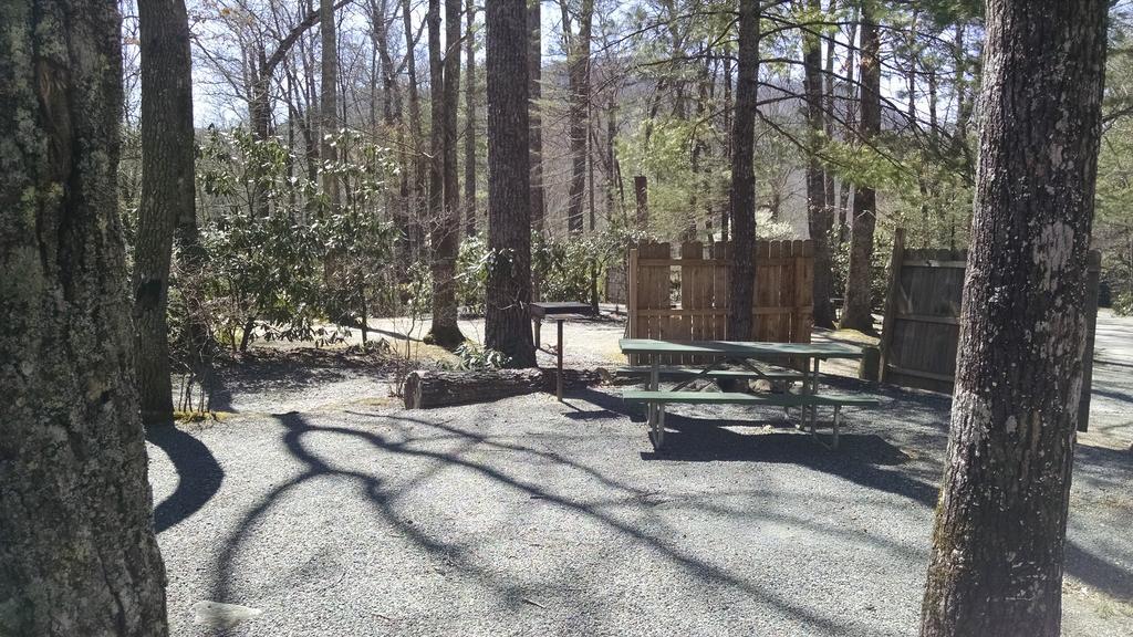 Linville Falls Campground, Rv Park, And Cabins Zewnętrze zdjęcie
