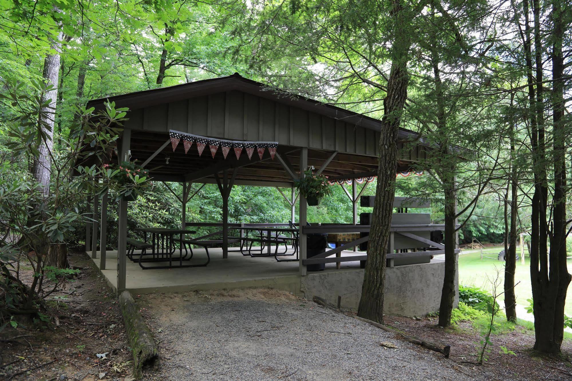 Linville Falls Campground, Rv Park, And Cabins Zewnętrze zdjęcie