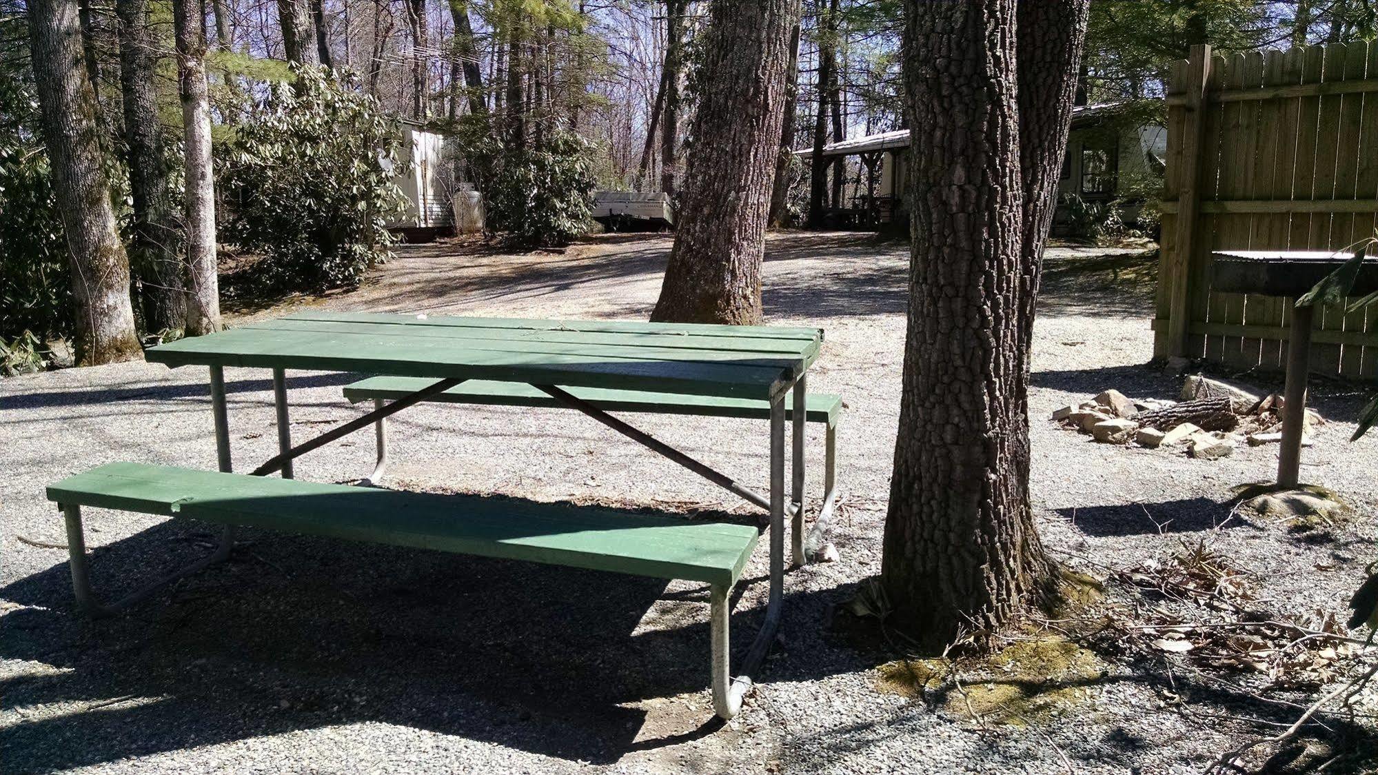 Linville Falls Campground, Rv Park, And Cabins Zewnętrze zdjęcie