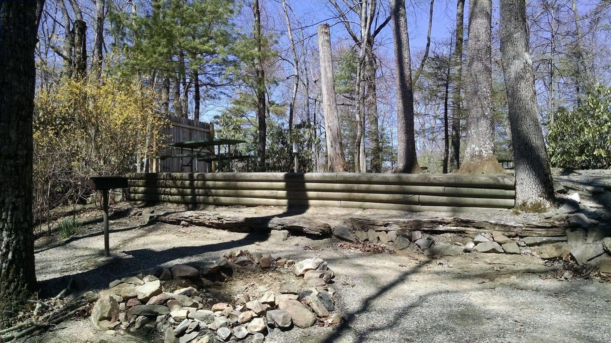 Linville Falls Campground, Rv Park, And Cabins Zewnętrze zdjęcie